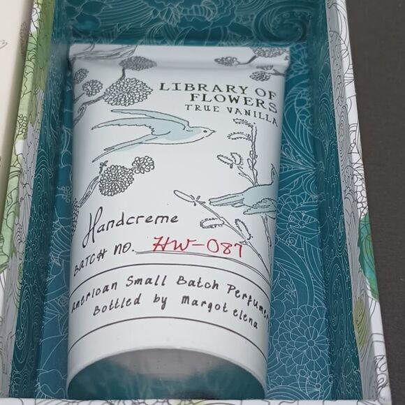 LIBRARY of flowers true vanilla hand creme NIB batch hw-087 - Picture 7 of 10